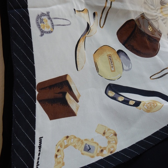 New Never Worn 22 x 21 Scarf - Picture 2 of 3